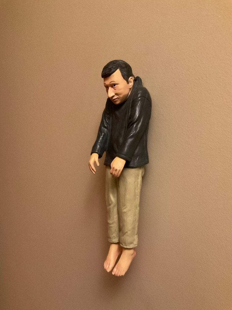 Maurizio Cattelan - Nous sommes la révolution - '26 - Signé, Statue, Enlèvement ou Envoi, Homme, Peint