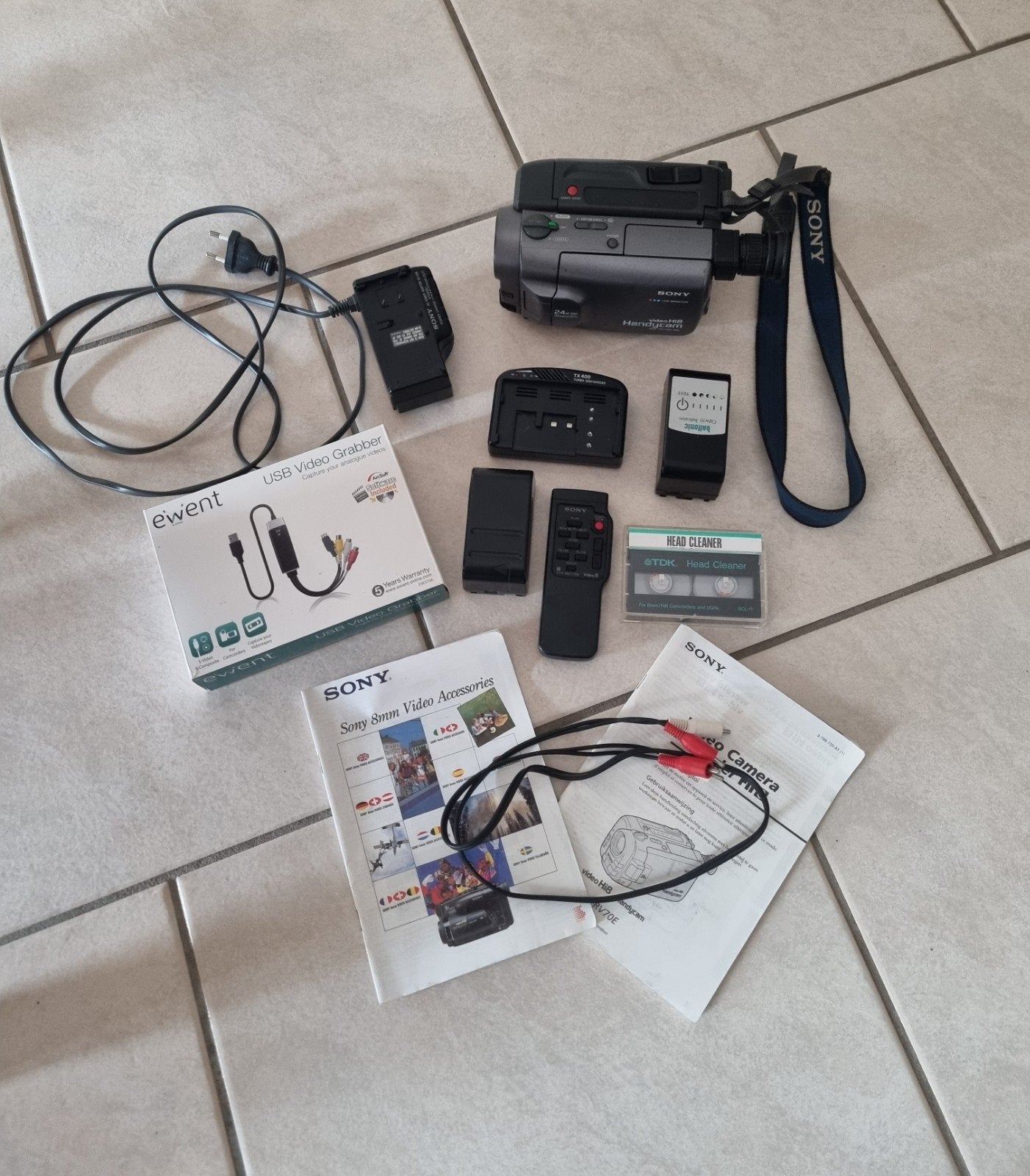 Sony Handycam Hi8 PAL CCD-TRV70E + accessoires et vidéo USB, Enlèvement ou Envoi, Utilisé, Caméra, Sony