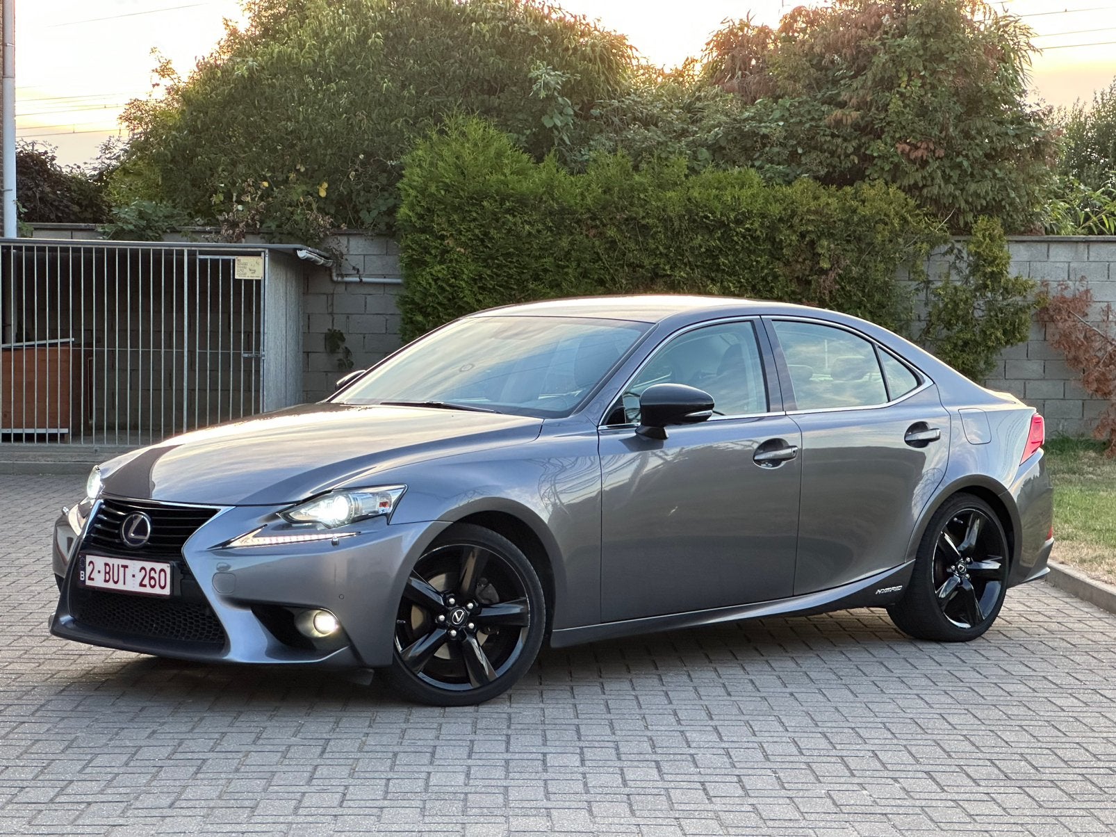 Lexus IS300 Hybrid Executive line Perfect Conditie, Auto's, Lexus, Automaat, 4 deurs, Achterwielaandrijving, Euro 6