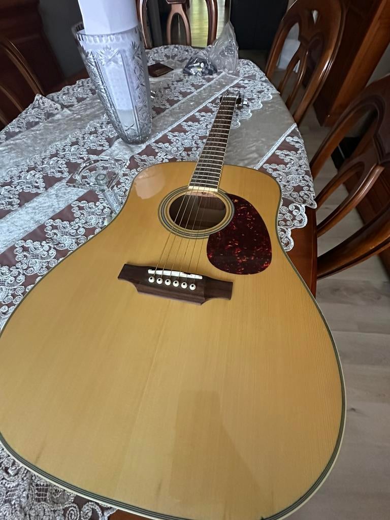 Guitare, Enlèvement, Comme neuf