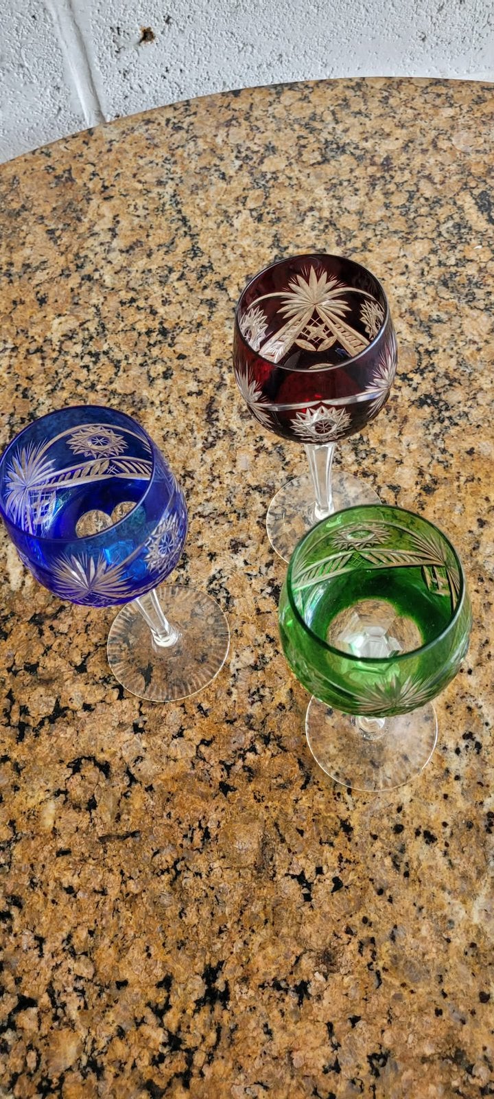 Serie de trois verres cristal de bohème, Enlèvement