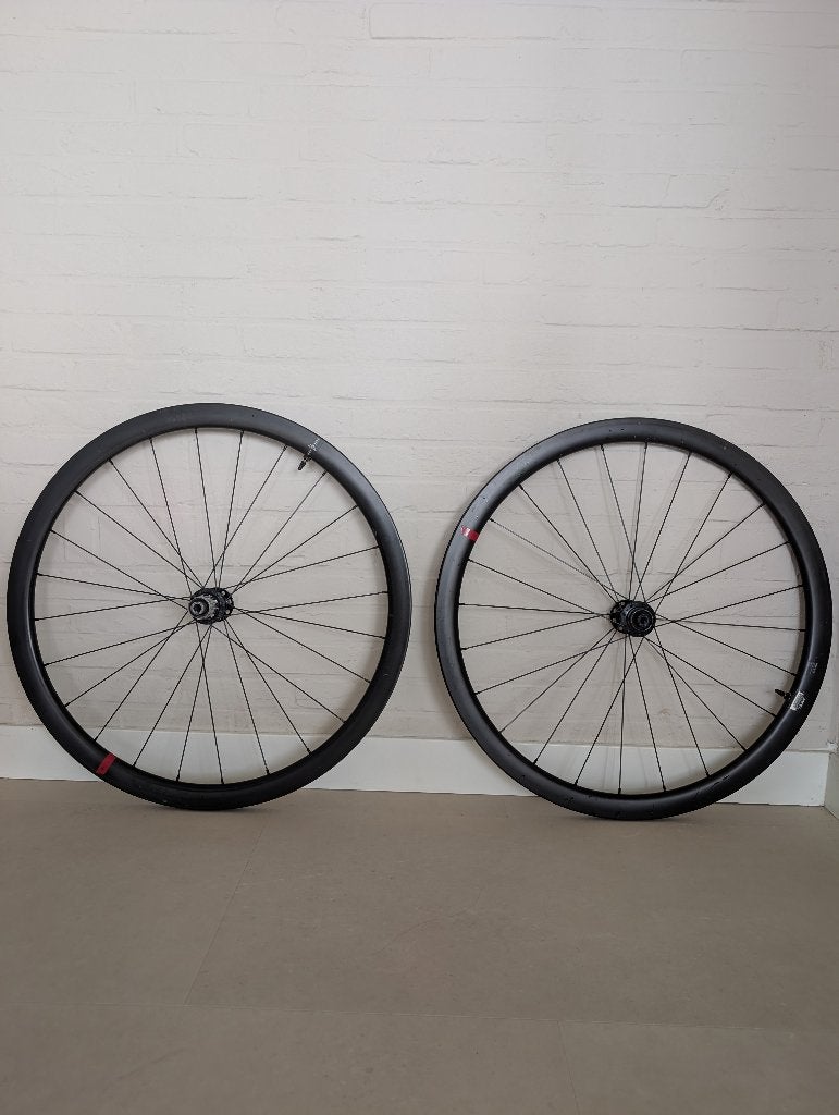 Lichtgewicht NDR38 carbon wielset, Vélos & Vélomoteurs, Vélos Pièces, Utilisé, Roue, Carbone, Gravelbike, Racefiets, Enlèvement