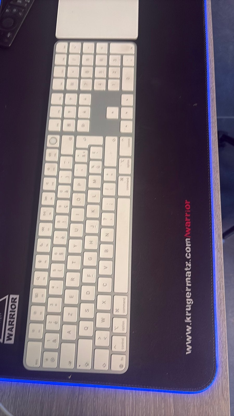 Originele Apple num.toetsenbord fingertouch,muis en trackpad, Ophalen, Azerty, Zo goed als nieuw, Draadloos