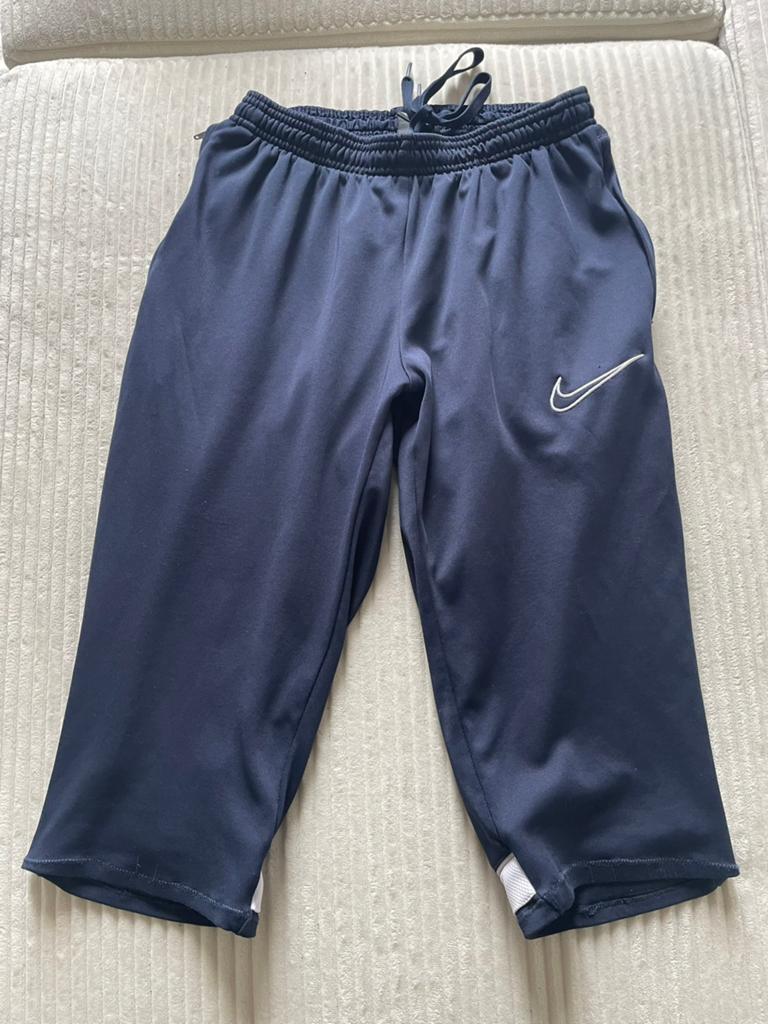 Marineblauwe korte broek Nike, Kleding | Heren, Sportkleding, Zo goed als nieuw, Voetbal, Maat 46 (S) of kleiner, Blauw, Ophalen of Verzenden