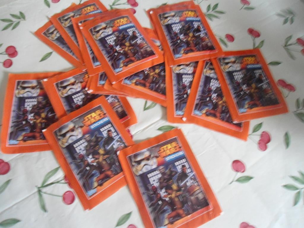 Set van 25 oude nieuwe Star Wars-zakjes., Ophalen of Verzenden, Nieuw, Plaatjesalbum