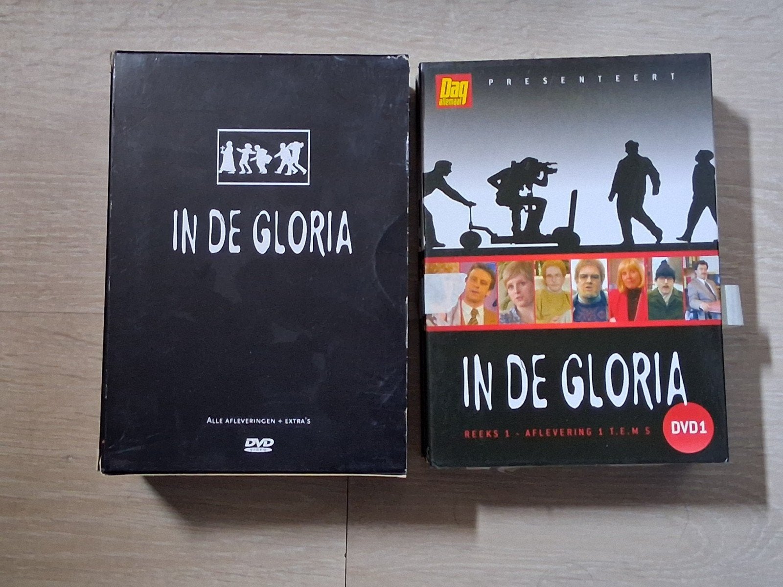Dvd-box In de gloria (vrt canvas, woestijnvis), CD & DVD, DVD | TV & Séries télévisées, Comme neuf, Comédie, Saison 1, Saison 2