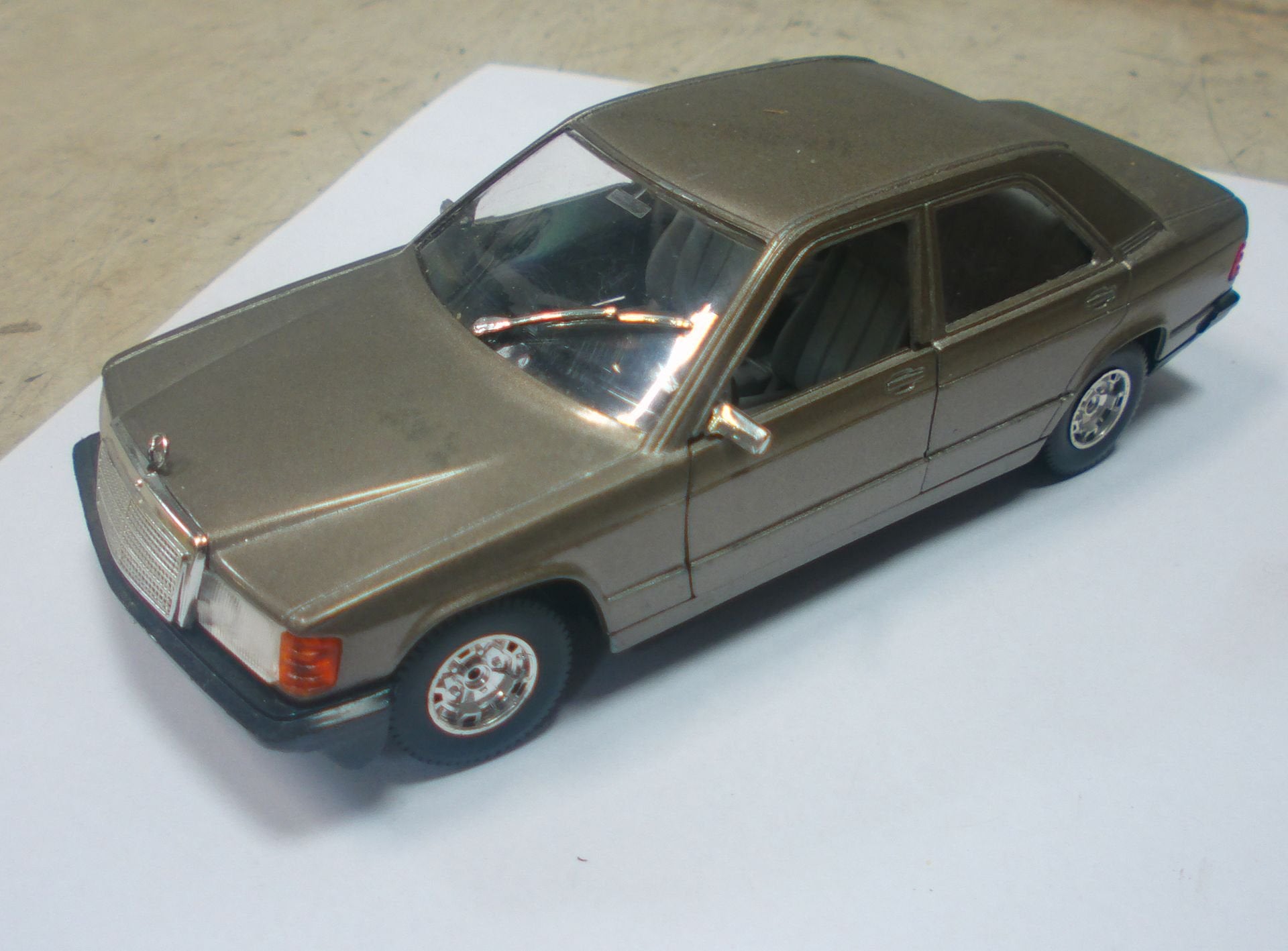 mercedes 190e 1/25 modelauto van burago, Hobby en Vrije tijd, Gebruikt, -, Ophalen of Verzenden, -