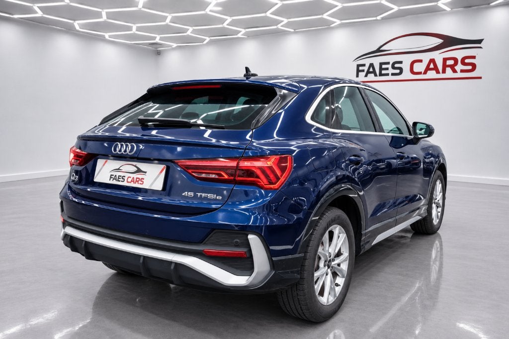 Audi Q3 Sportback  S-Line  PHEV hybride 180 kw, Auto's, Dealer onderhouden, 4 cilinders, Blauw, Alcantara
