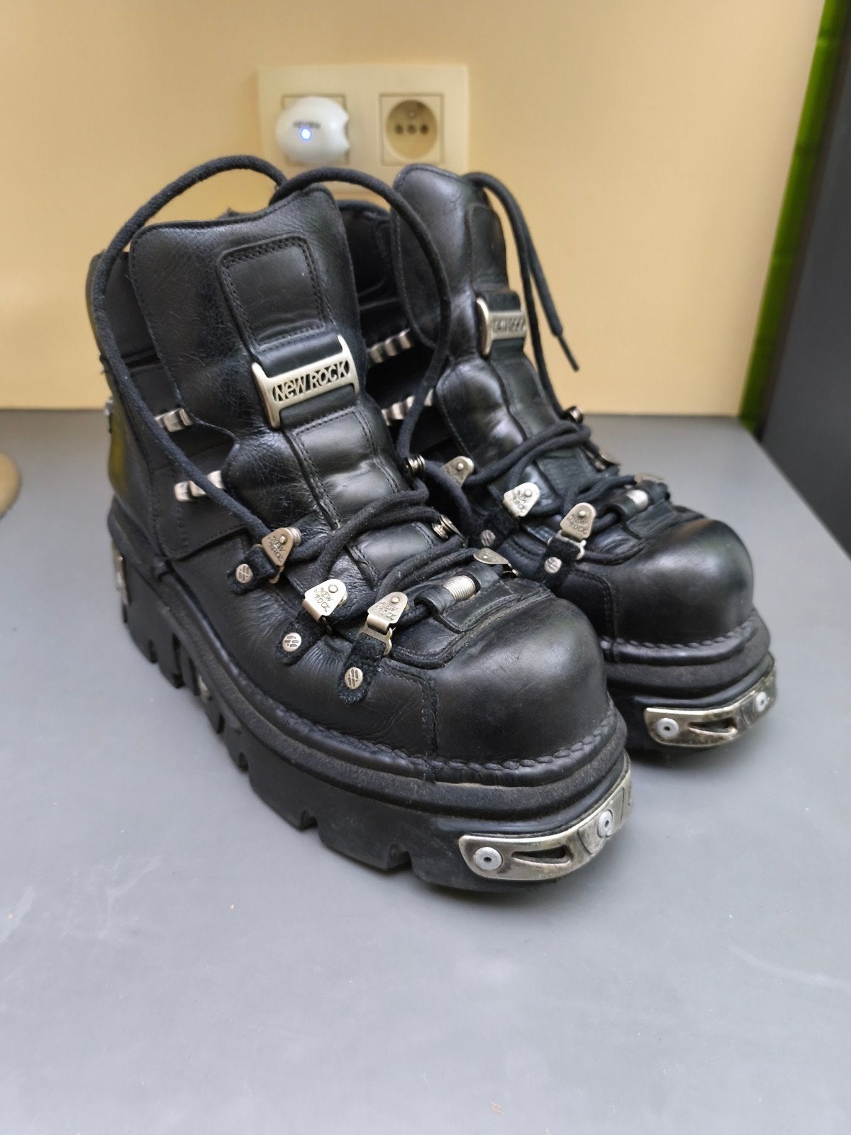 Chaussures new Roch, Enlèvement
