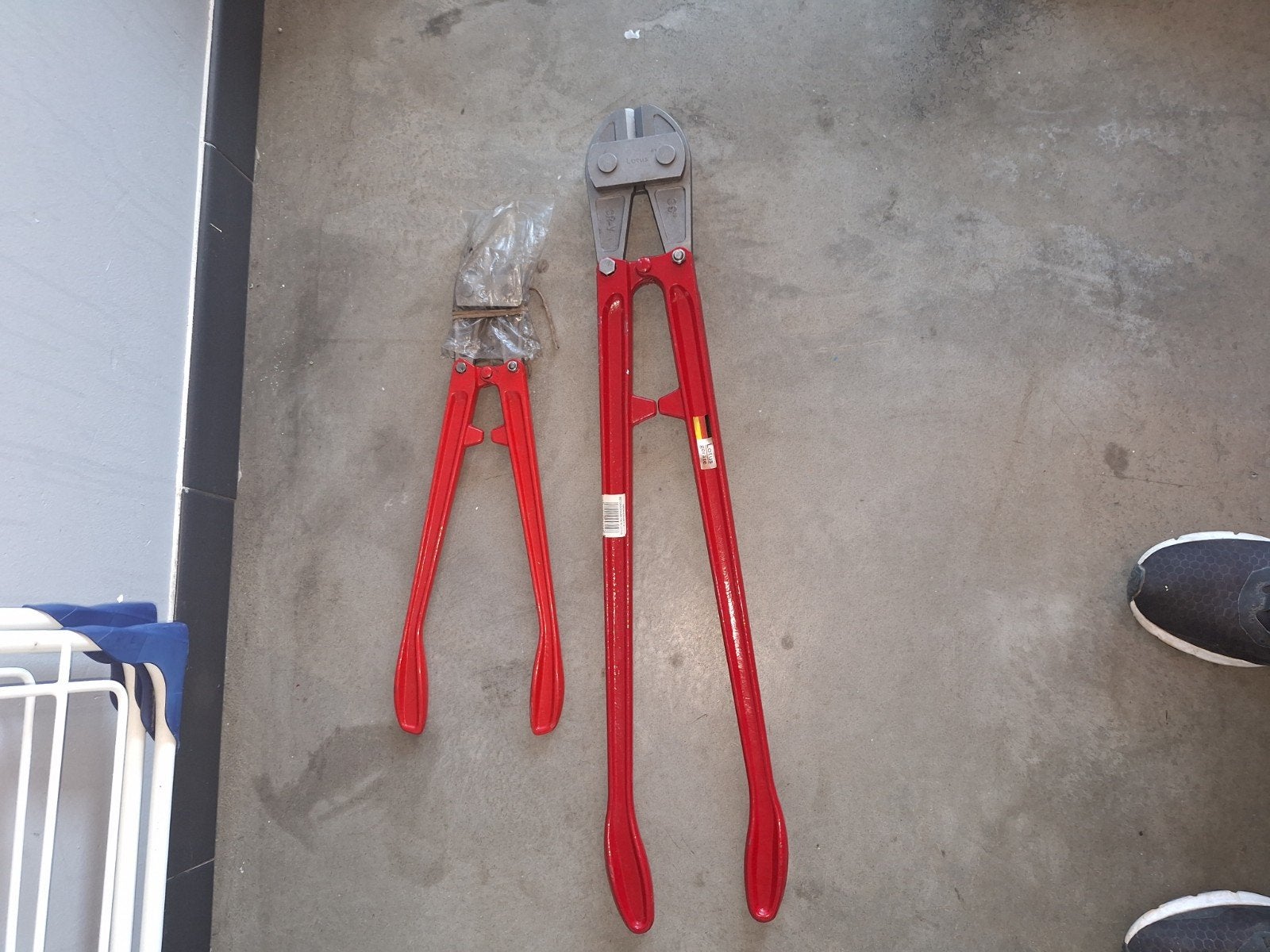 pinces à vendre, Enlèvement