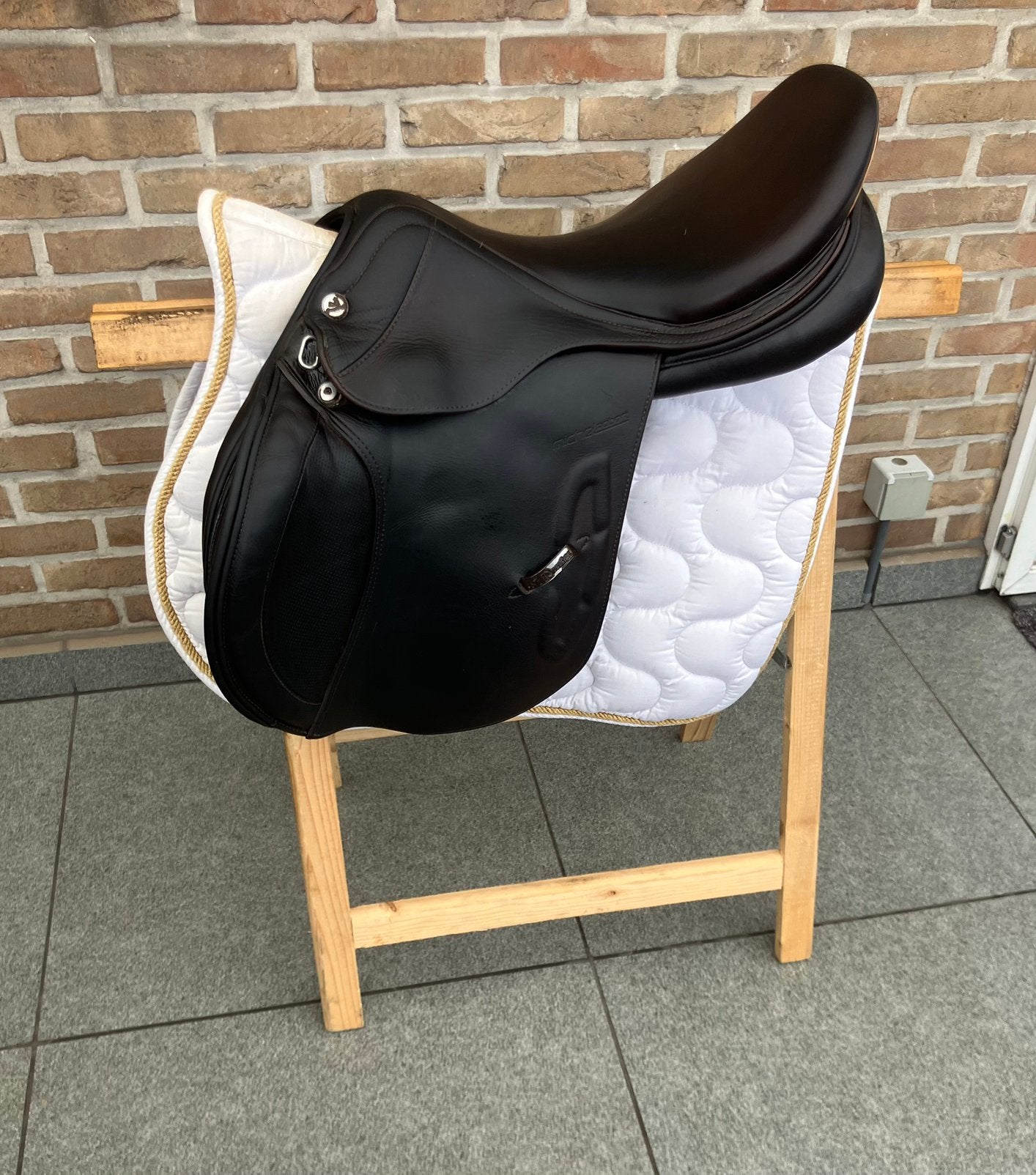Springzadel Prestige Michel Robert 18 inch, Dieren en Toebehoren, Paarden en Pony's | Dekens en Dekjes, Ophalen of Verzenden, Zo goed als nieuw