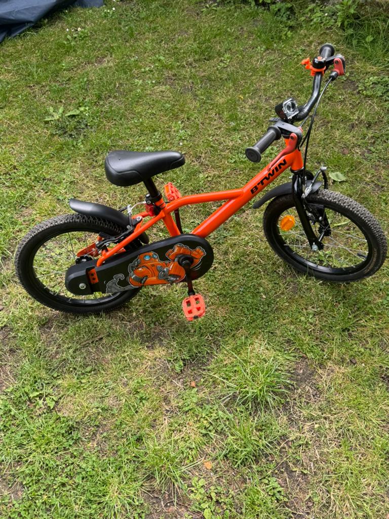 Vélo BTWIN Robot 500 16 pouces en très bon état., Vélos & Vélomoteurs, Enlèvement, Comme neuf, Frein à rétropédalage, Siège réglable