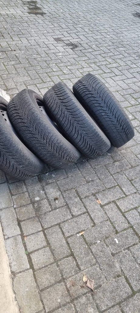 Pneu d'hiver Michelin 205/60R16, Autos : Pièces & Accessoires, Pneus hiver, 16 pouces, Véhicule de tourisme, 205 mm