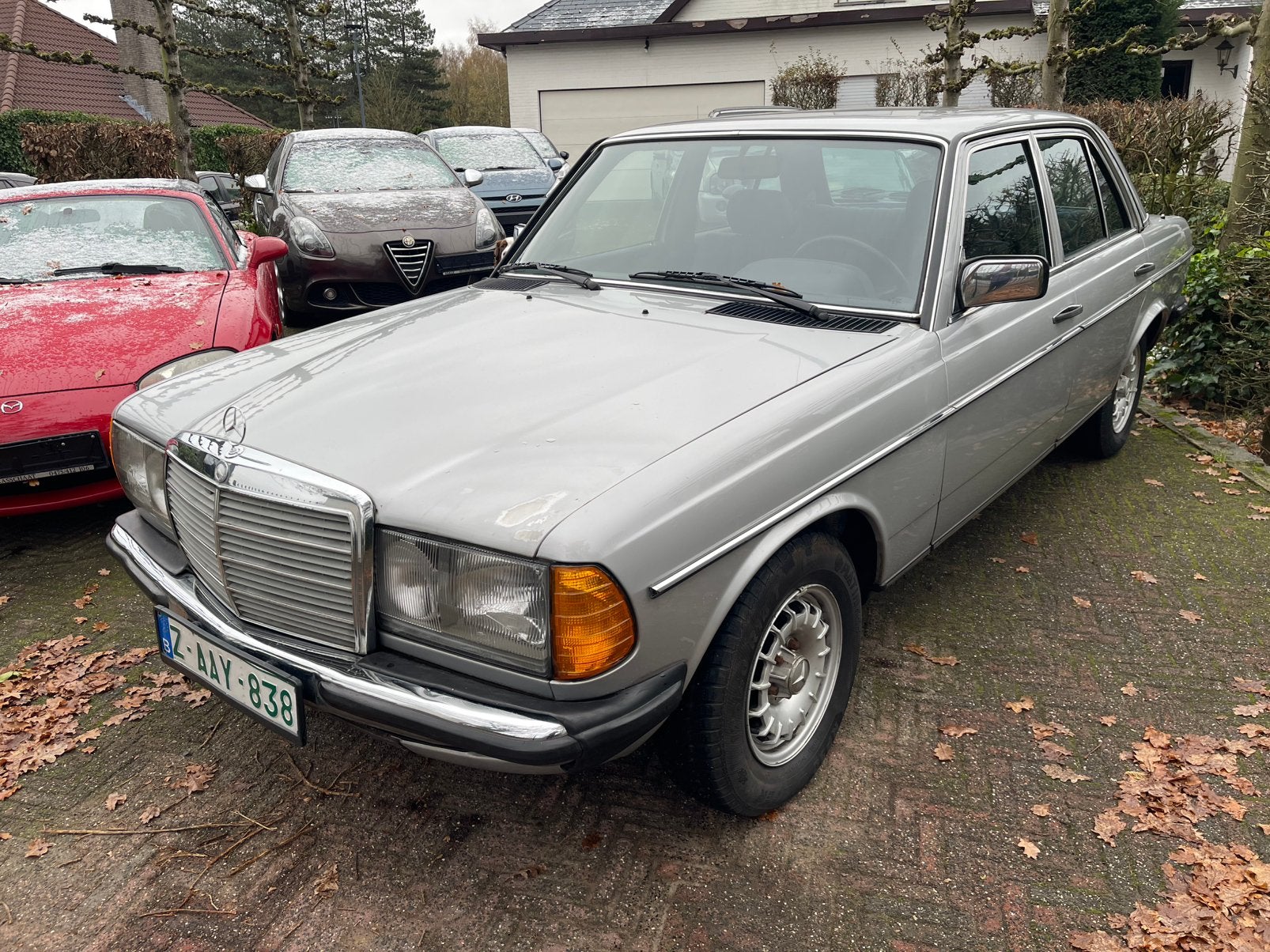 230E AUTOMAAT/Open dak/oldtimer!!!!!!, 4 deurs, Achterwielaandrijving, 4 cilinders, Leder en Stof