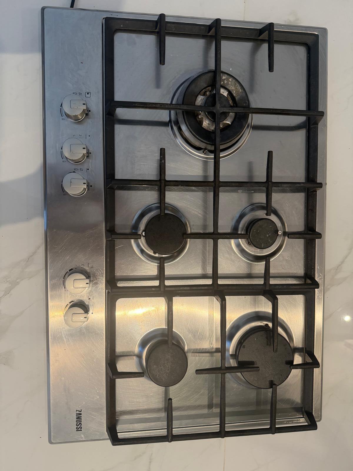 Taque au gaz marque zanussi 150€, Elektronische apparatuur, Kookplaten, Ophalen, Tussenbouw, 4 kookzones, Zo goed als nieuw