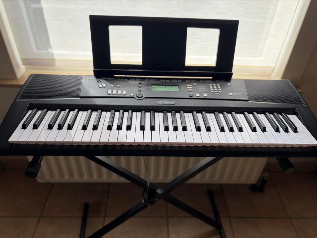 Yamaha keyboard EZ220 met staanje, Muziek en Instrumenten, Keyboards, Ophalen, Zo goed als nieuw, Yamaha