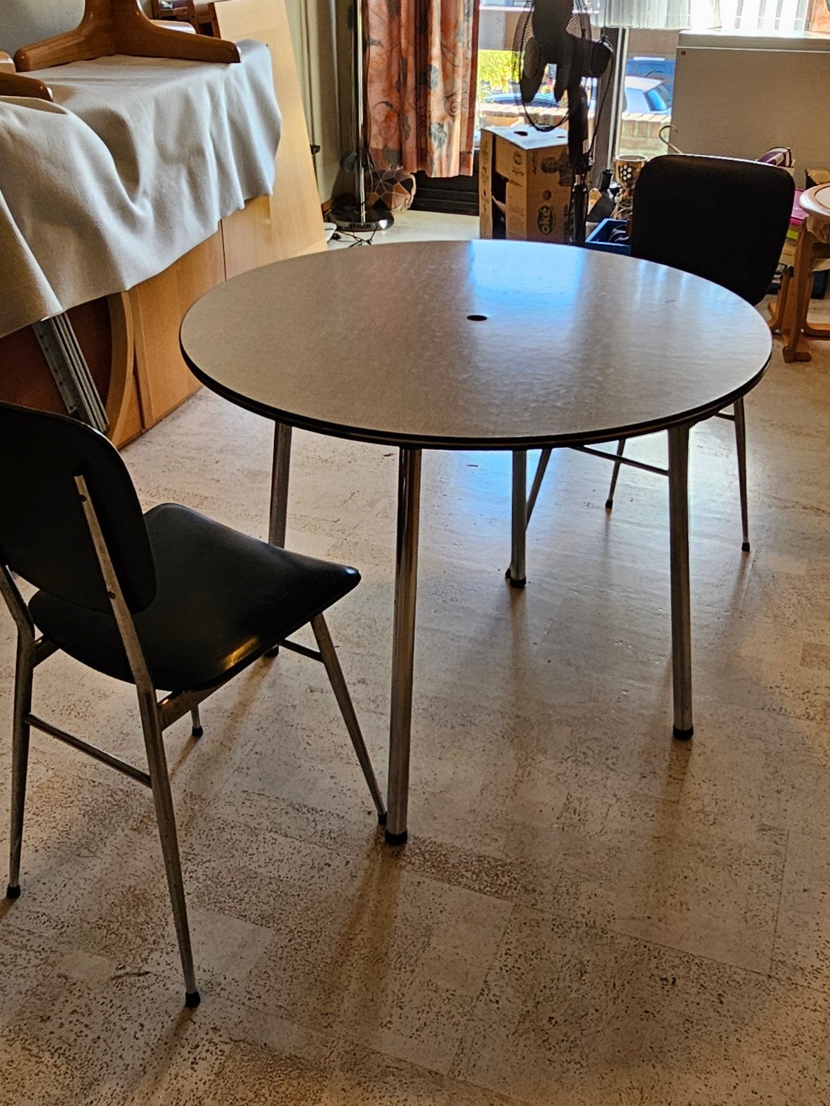 vintage tafel.met 2 vintage stoelen, Huis en Inrichting, Ophalen