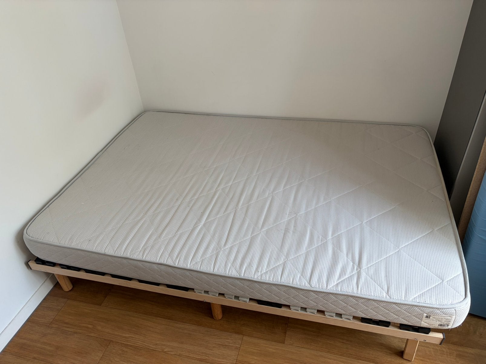 Lit 140x200 + cadre de lit à donner, Huis en Inrichting, Slaapkamer | Bedden, Zo goed als nieuw, 140 cm, 200 cm, Ophalen
