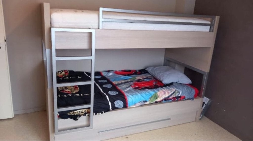 Stevig stapelbed met 2 matrassen, Ophalen, Zo goed als nieuw, Tweepersoons, Stapelbed