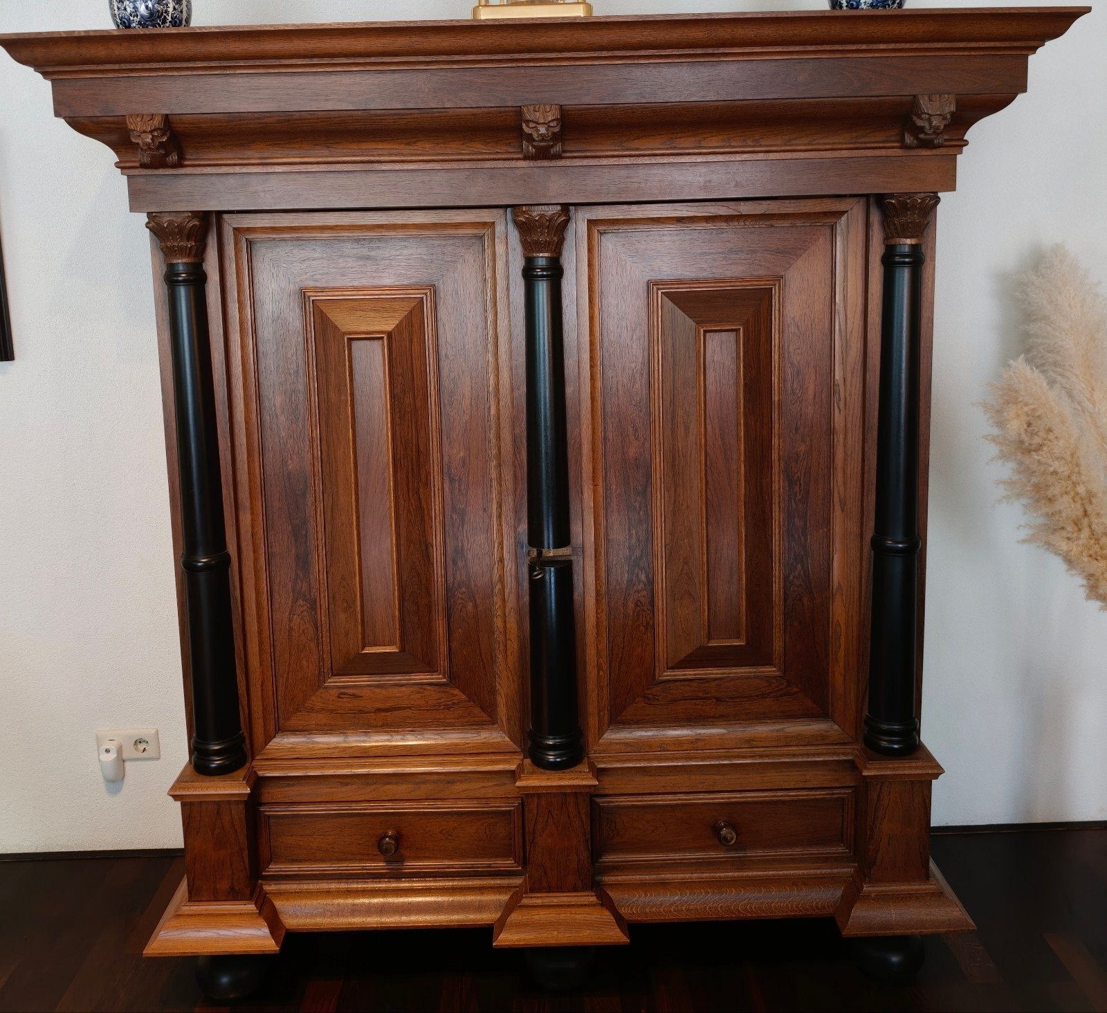 Armoire verte ancienne avec sculptures, Enlèvement