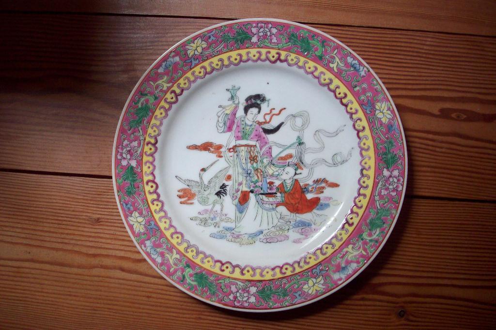 Prachtige vintage Chinees Famille Rose porseleinen borden, Ophalen, Zo goed als nieuw, Overige materialen, Oosters