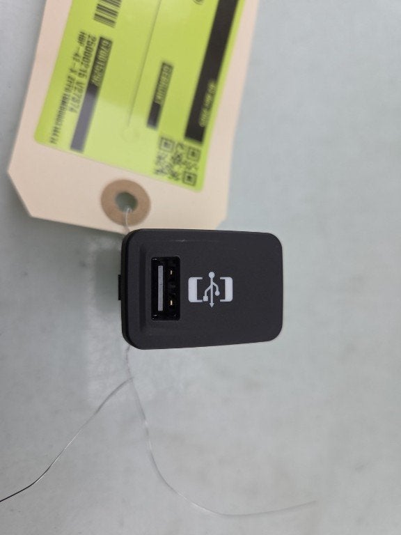 PORT AUX/USB Ferrari 296 GTS (|670015292|848476|), Dhr. J. Ham, Administratie@autoham.nl, Ferrari, Utilisé