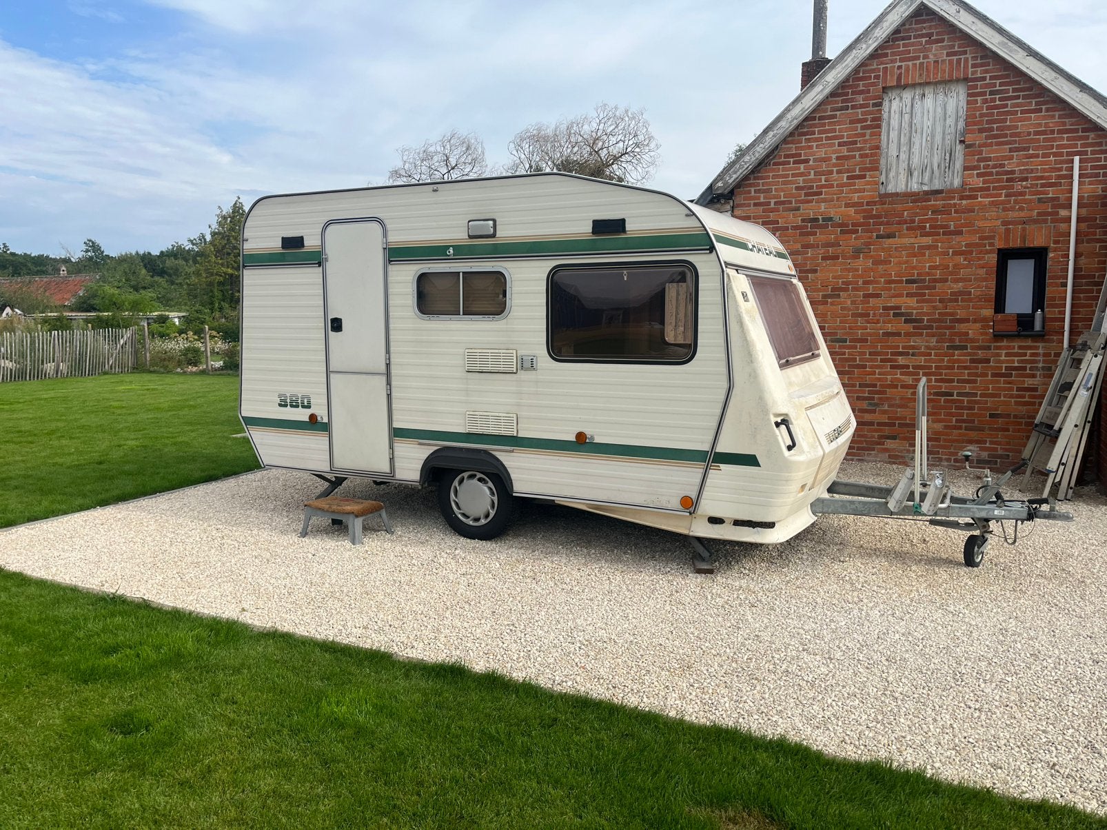 Chateau la car 380, Caravans en Kamperen, Caravans, Chateau, Koelkast, Treinzit, Particulier