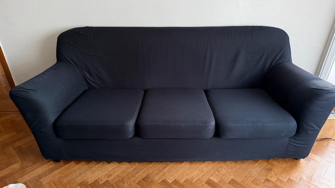 Canapé 3 places 50€  + housse bleue + housse beige