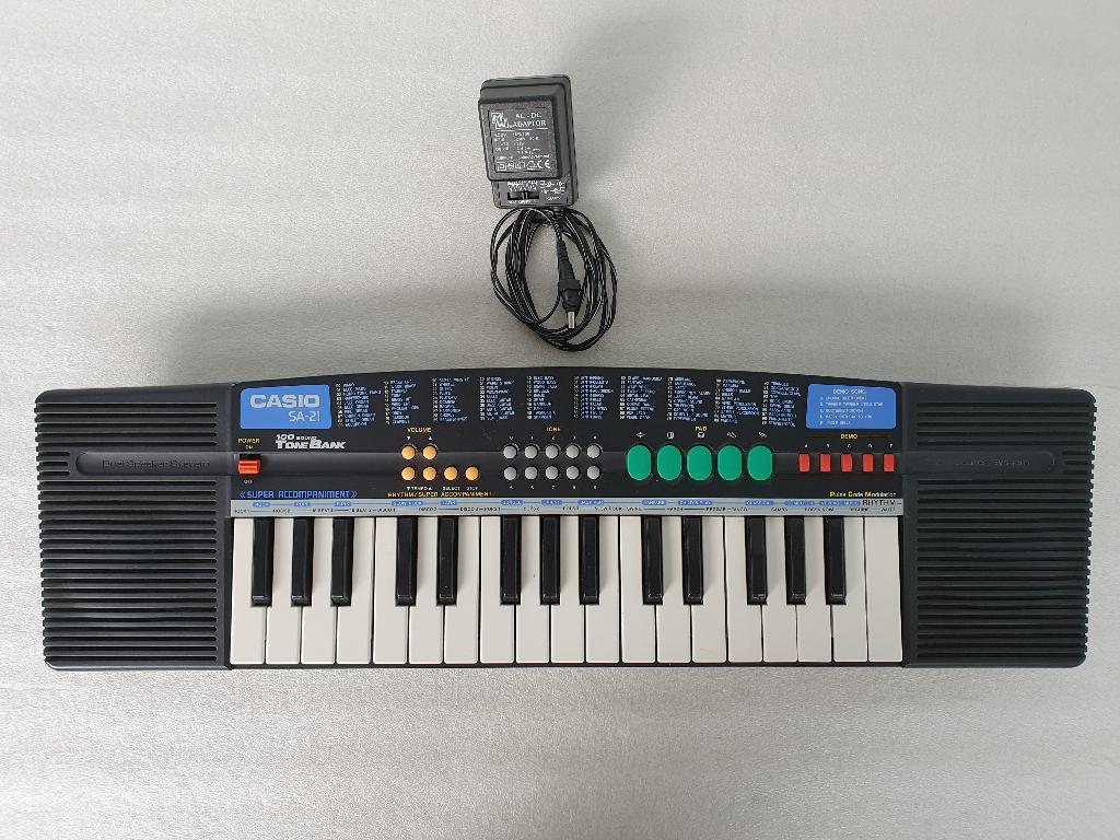 Casio SA-21 100 Sound ToneBank synthesizer met oplader, Muziek en Instrumenten, Keyboards, Ophalen of Verzenden, Gebruikt, Casio