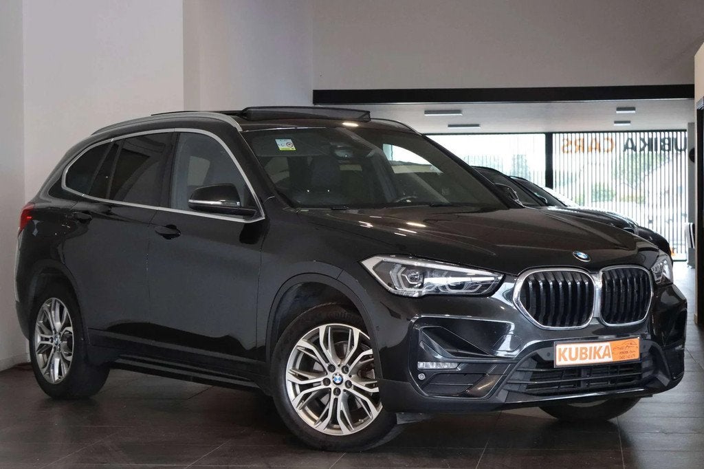 BMW X1 X1 2.0 dA sDrive18 LED Pano CruiseC Leder Garantie*, Auto's, BMW, 4 cilinders, Zwart, Leder, Bedrijf