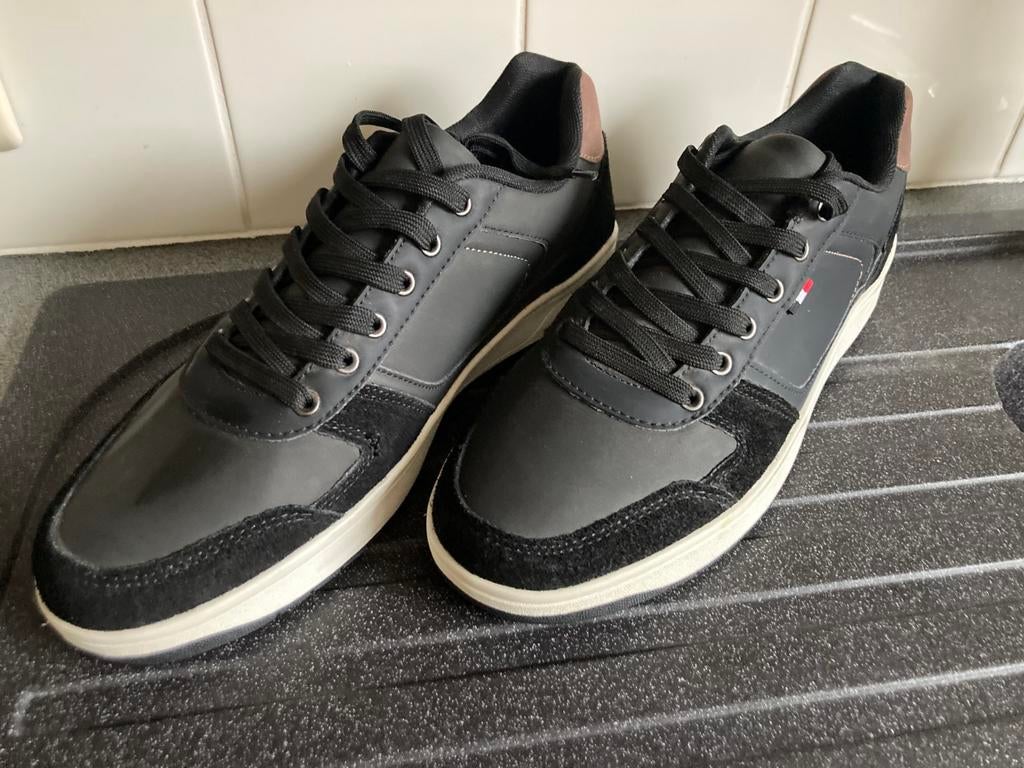 Nieuwe herenschoenen, Ophalen