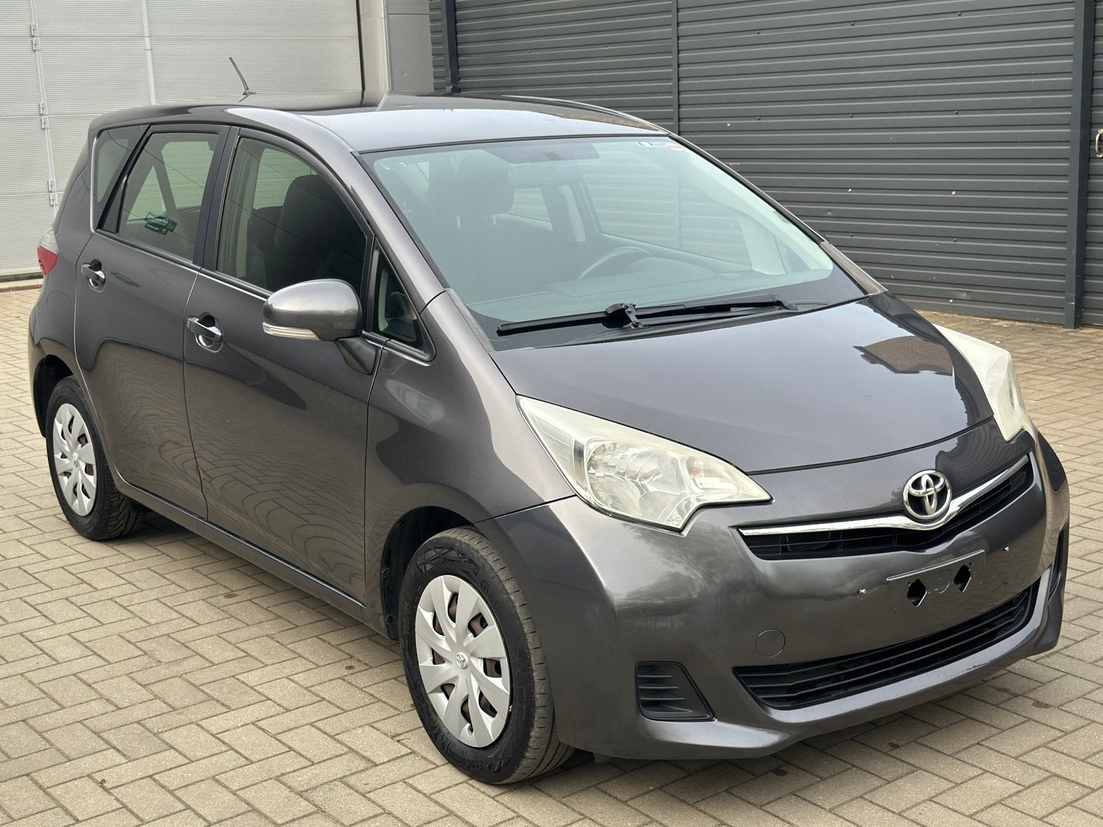 Toyota Verso-S 1.3 essence Euro5 1er propriétaire prête imma, Autos, Toyota, Achat, Entreprise, 5 portes, Tissu