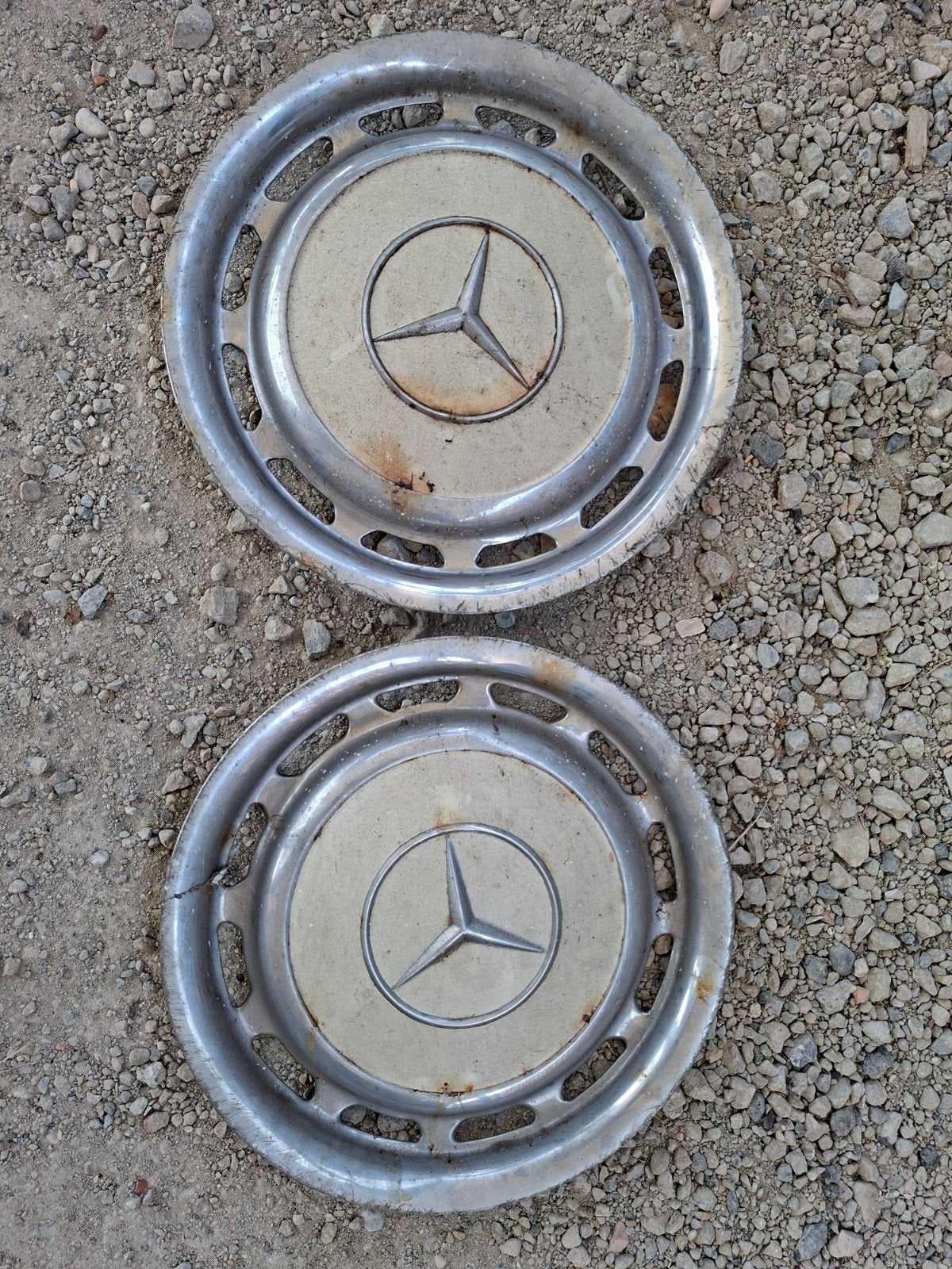 Wieldeksels Mercedes type 123, Ophalen