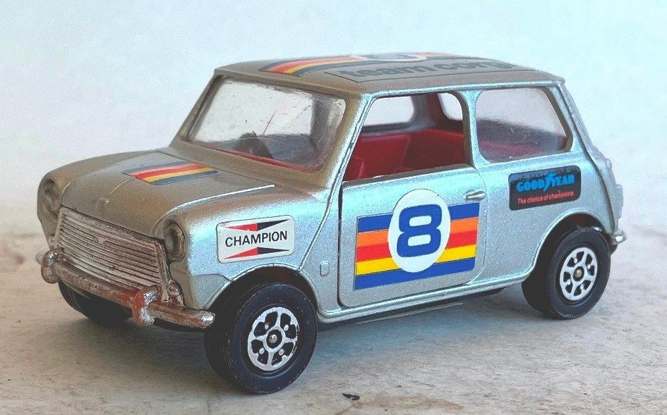 Mini 1000 zilver nr 8 Team Corgi # 201., Hobby & Loisirs créatifs, Voitures miniatures | Échelles Autre, Enlèvement ou Envoi, Comme neuf