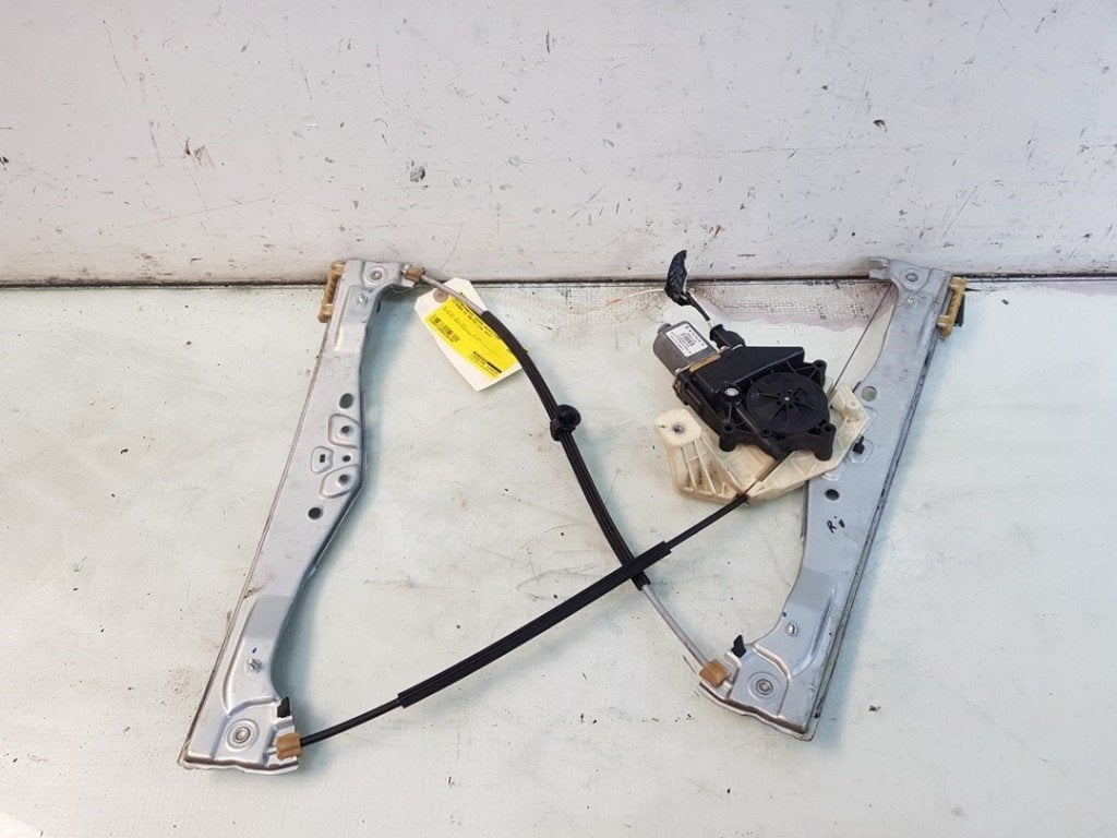 VITRE MECANISME AVANT DROIT Citroën C4 Cactus (0B / 0P), Robert Bosch AG, Citroën, Utilisé, Robert-Bosch-Allee 1
74232  Abstatt, DE