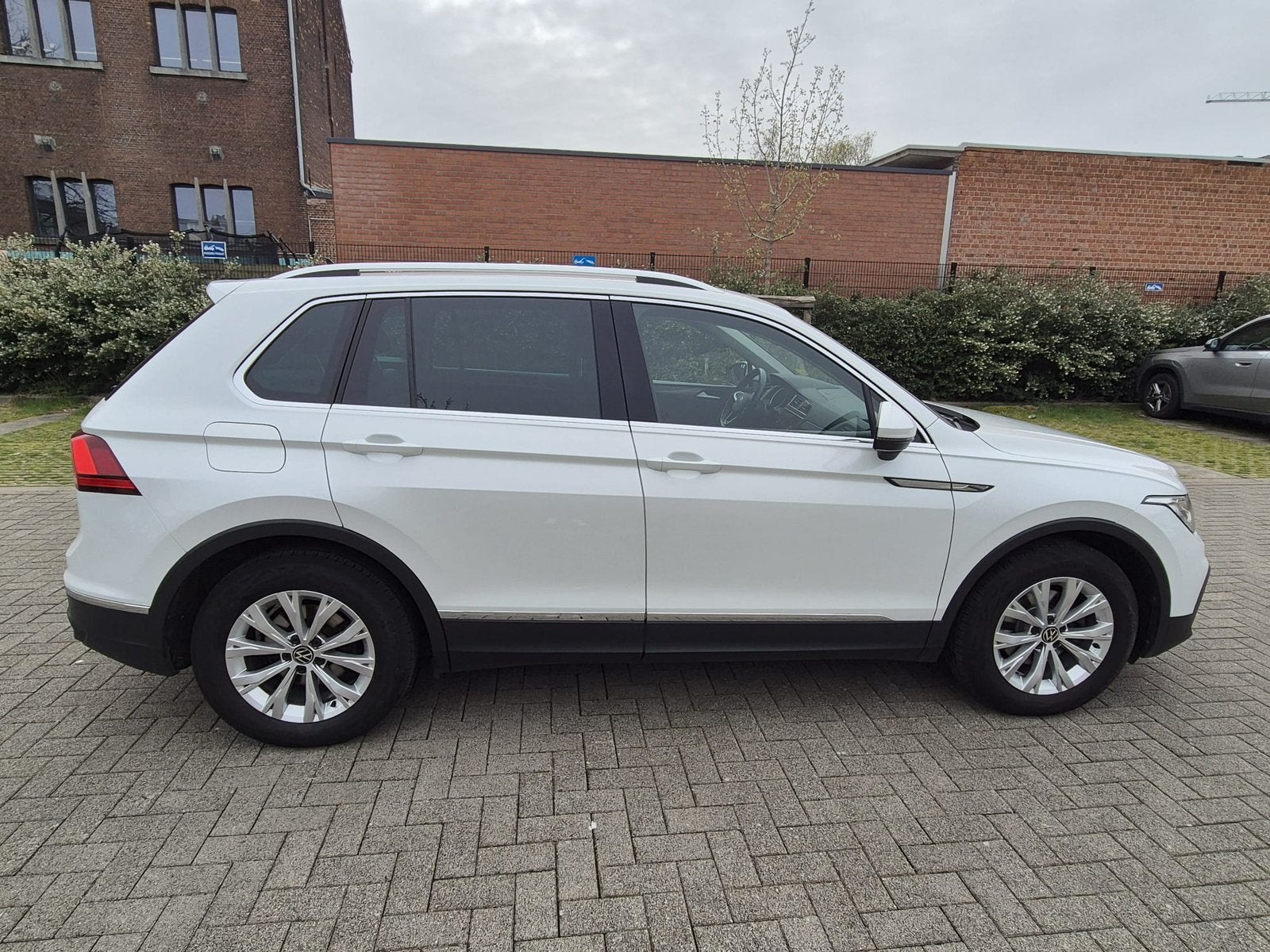 Volkswagen Tiguan life 1.5 TSI, Auto's, Wit, Leder, Handgeschakeld, 5 deurs