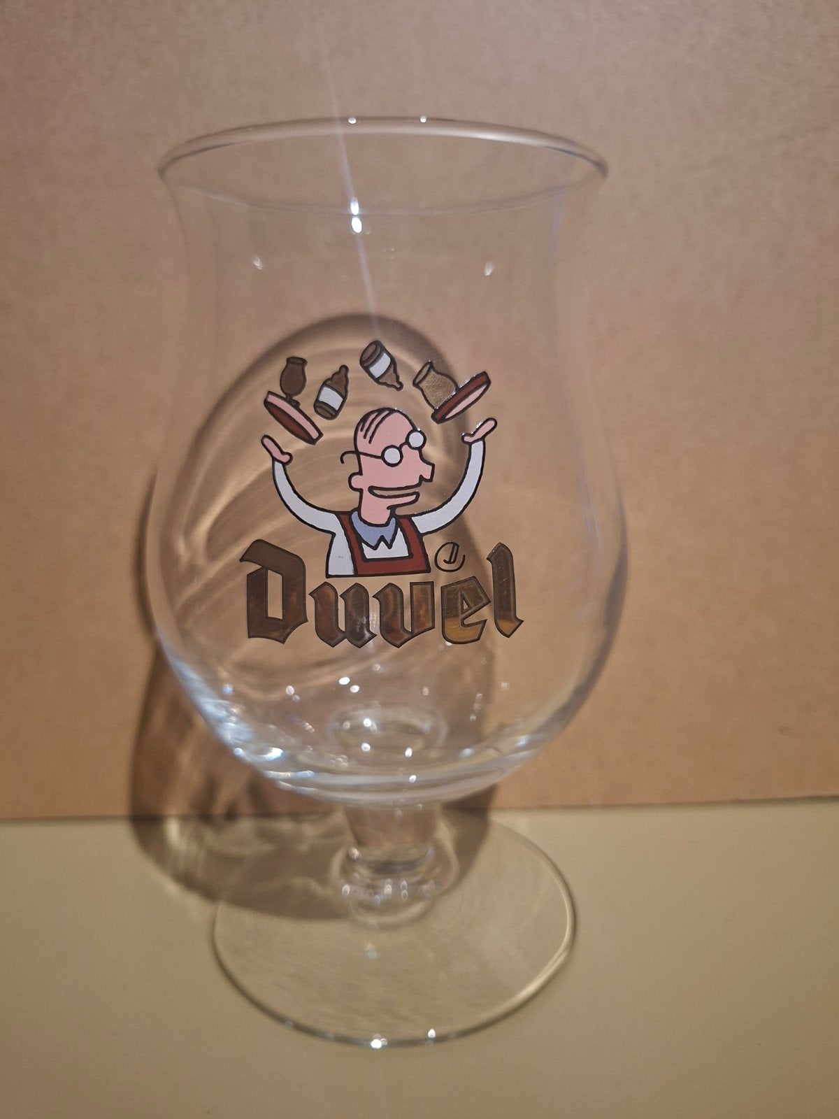 Serveur néerlandais jonglant avec le verre, Enlèvement ou Envoi