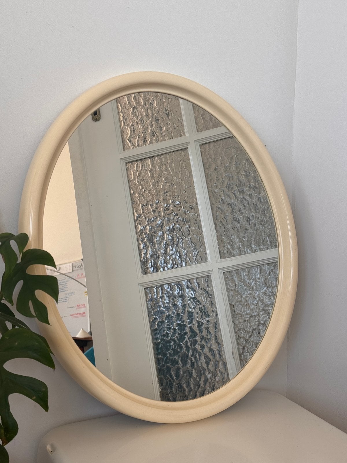 Miroir vintage ovale, cadre couleur crème, Rond, Moins de 100 cm, Comme neuf, Enlèvement
