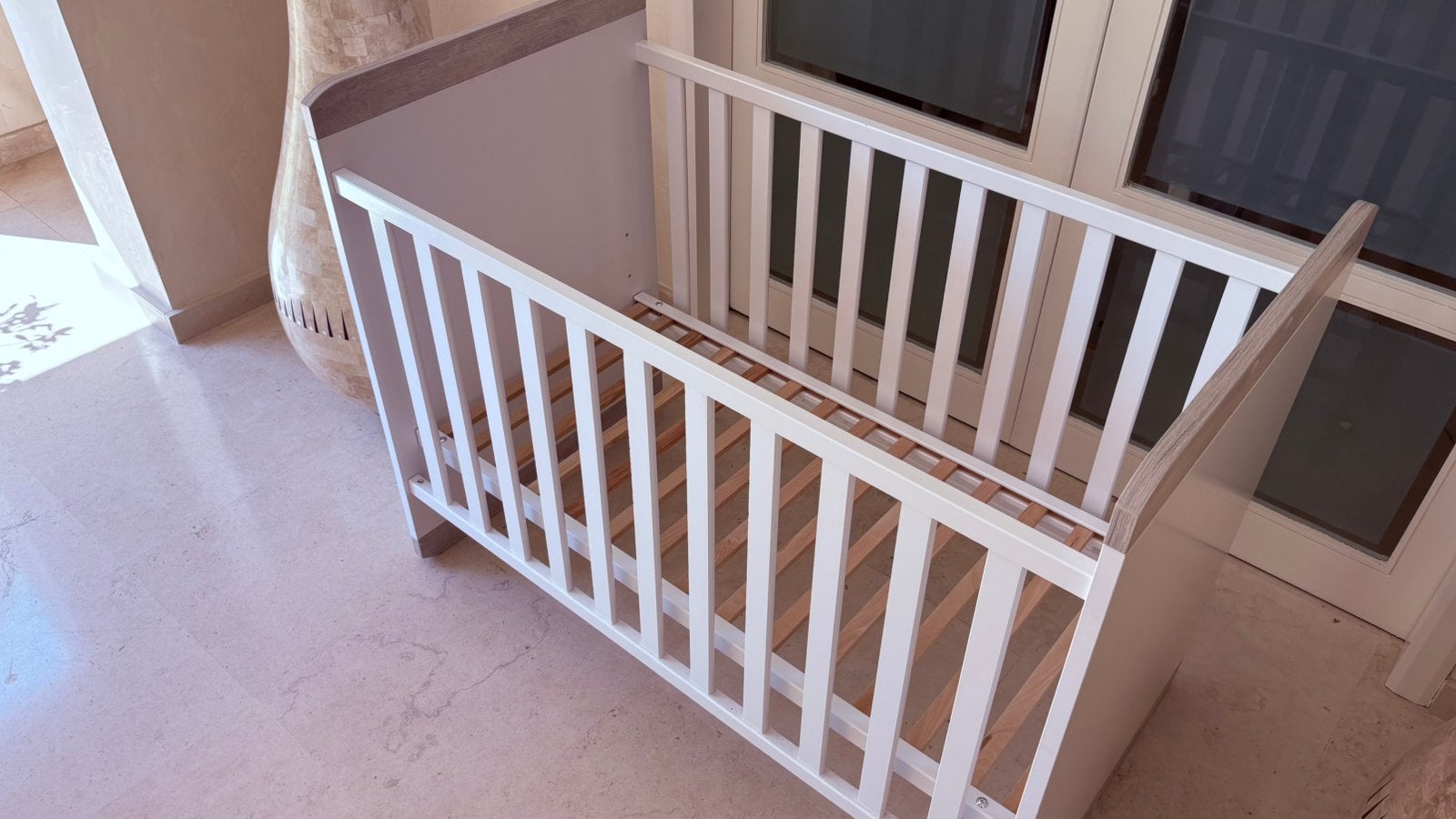 Lit bébé avec matelas, Enfants & Bébés, Chambre d'enfant | Lits, Comme neuf, Matelas, Enlèvement