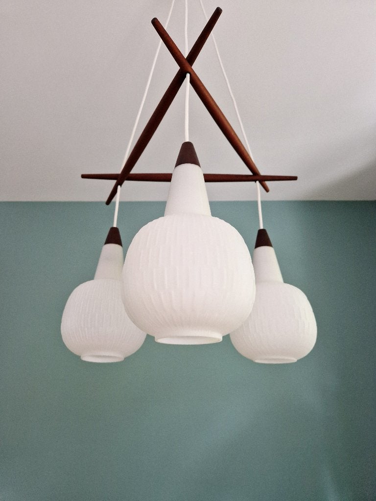 Lustre scandinave en teck et opaline blanche, années 1960, Enlèvement ou Envoi