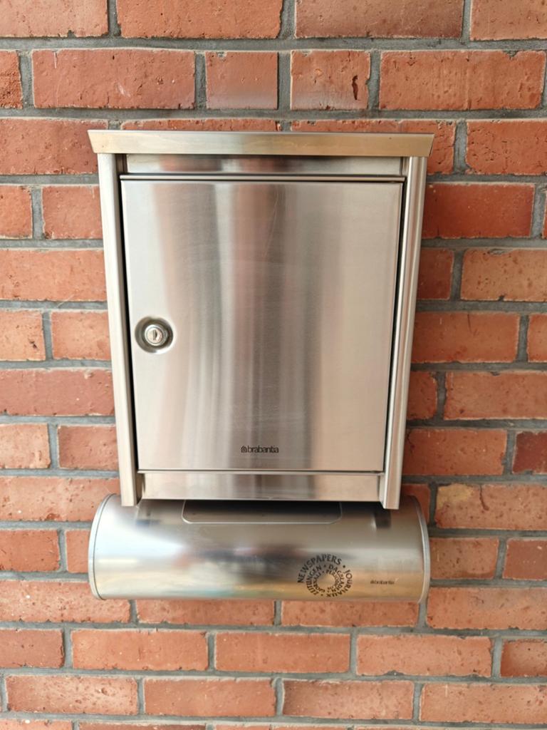 Brabantia brievenbus met dagbladhouder, Tuin en Terras, Brievenbussen, Ophalen