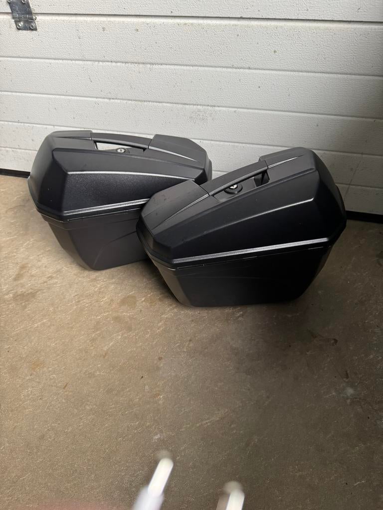 Givi E22 zijkoffers NIEUW ! Slechts 1x gebruikt, Motoren, Ophalen, Nieuw