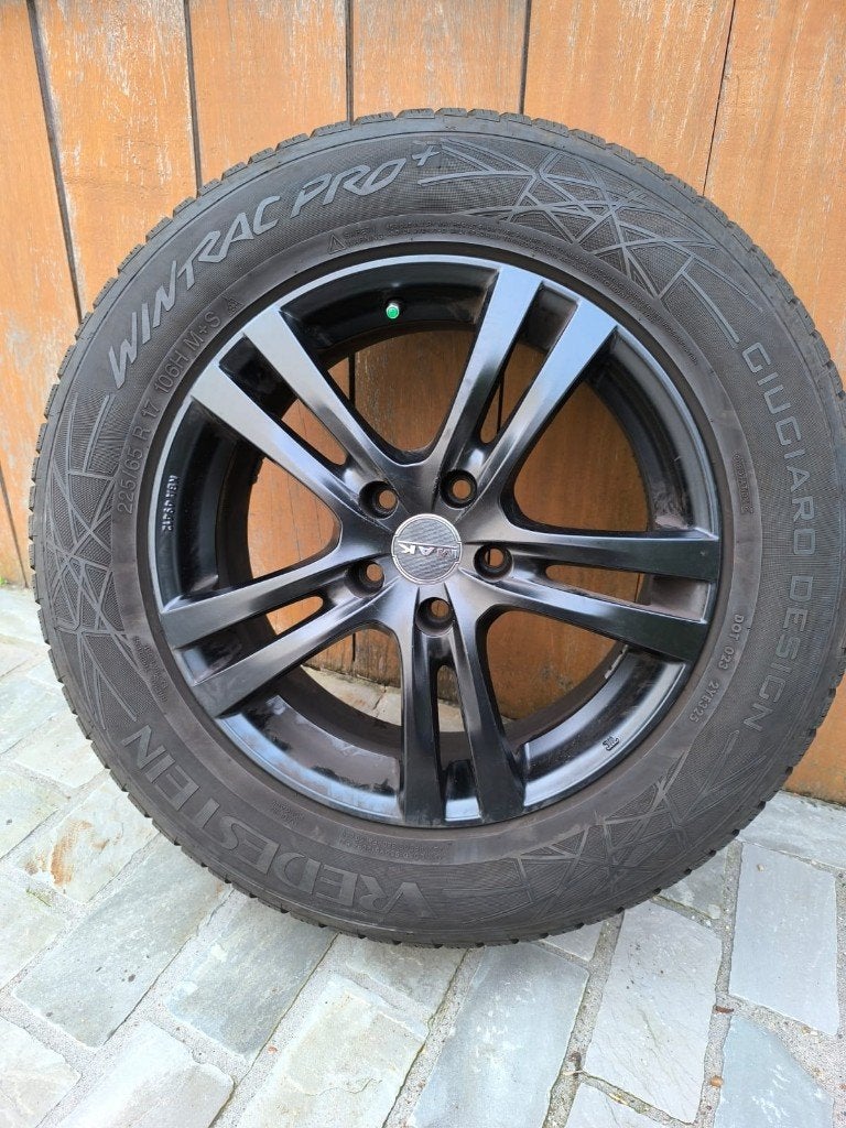 Vend 4 Jantes Mak avec pneus hiver Vredestein, Pneus hiver, Enlèvement, Utilisé, 225 mm
