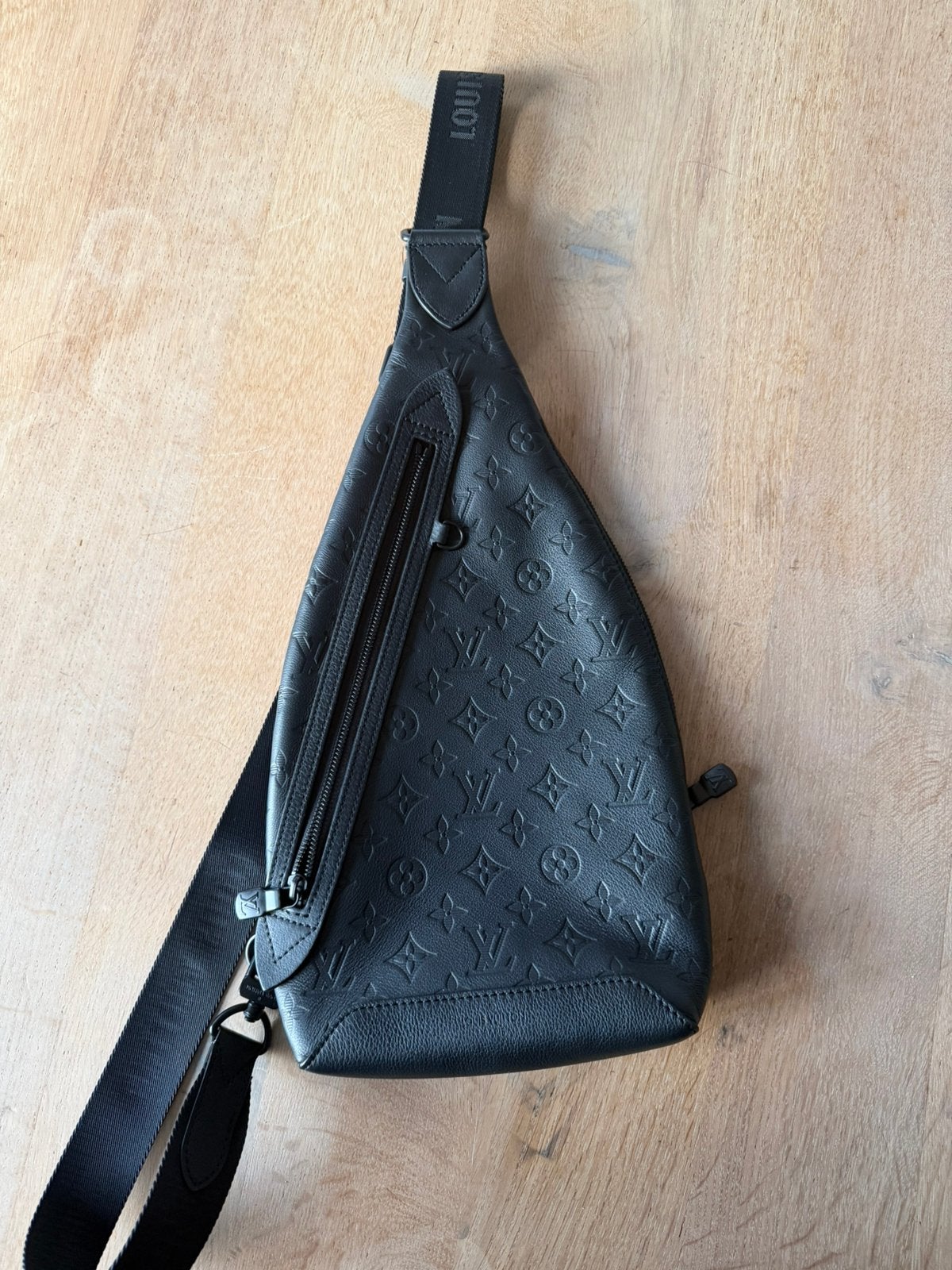 Originele Louis Vuitton Duo Sling Bag, Handtassen en Accessoires, Tassen | Schoudertassen, Zwart, Zo goed als nieuw, Leer, Ophalen