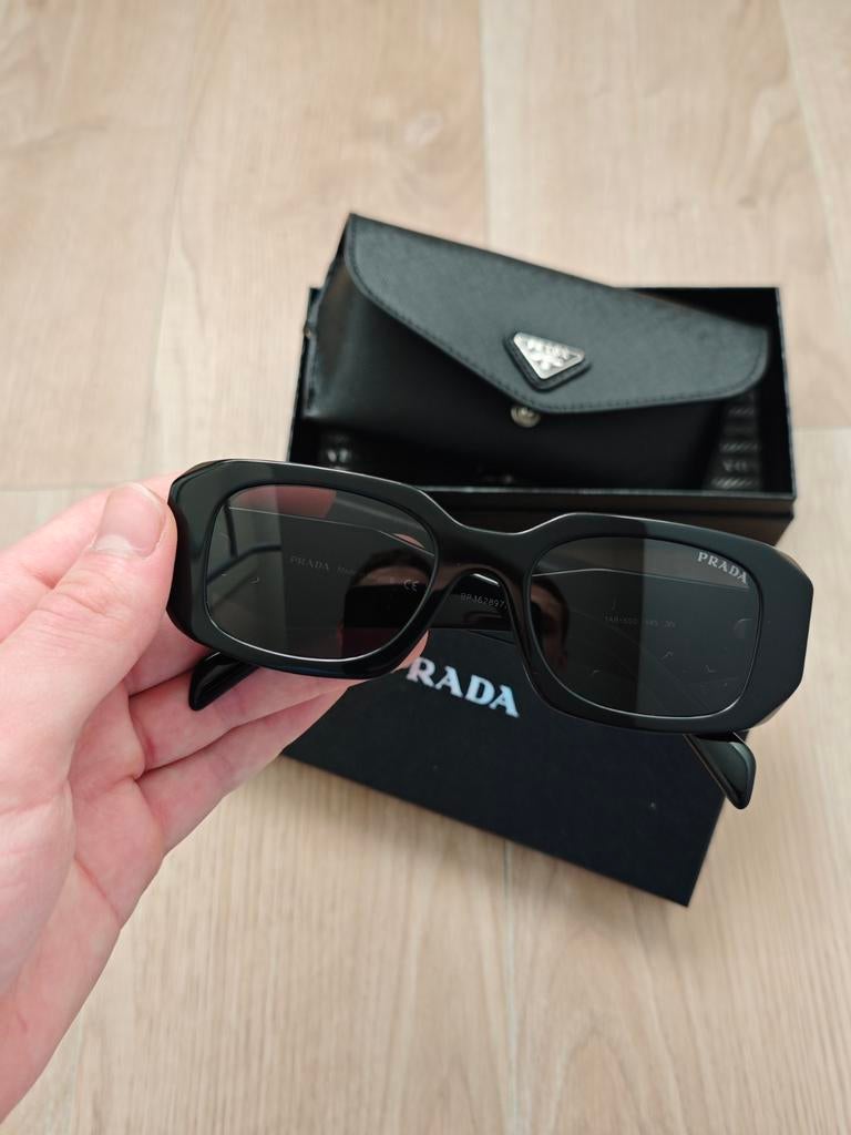 Prada zonnebril, Handtassen en Accessoires, Zonnebril, Prada, Zwart, Nieuw