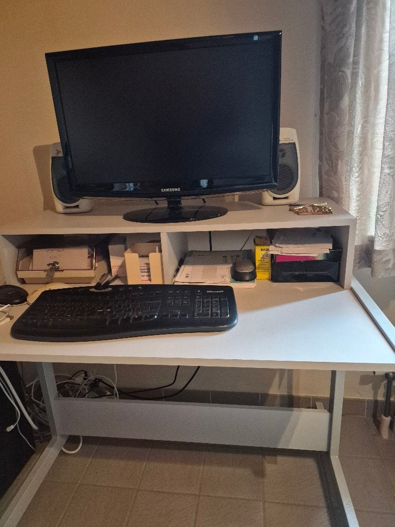 Computerscherm+ toetsenbord+tafel, Computers en Software, Ophalen, Gebruikt