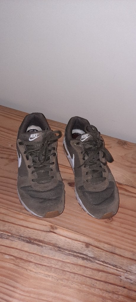 Jolies chaussures Nike taille 43, Enlèvement ou Envoi, Autres couleurs, Nike, Porté