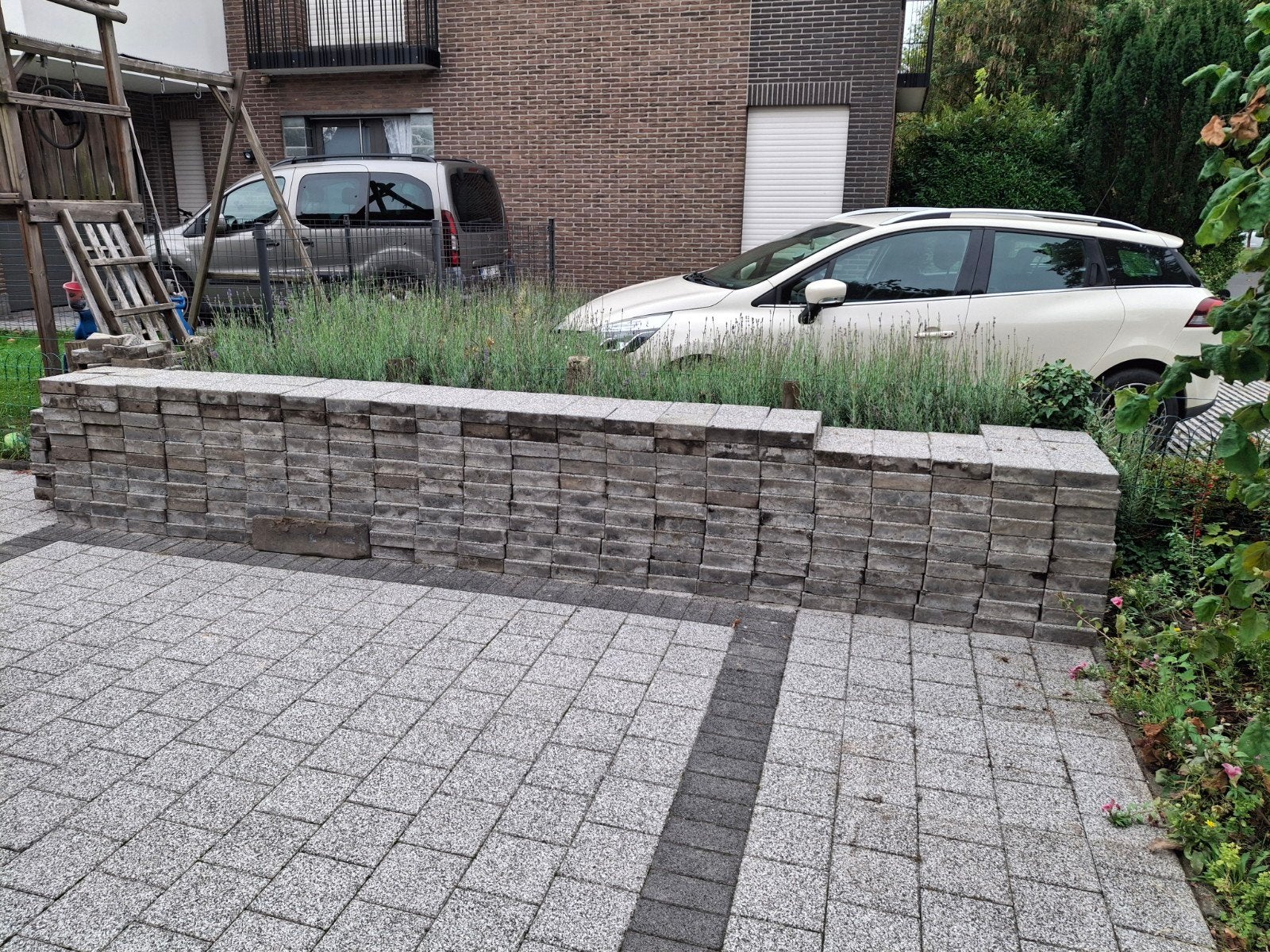 Pavés en béton +- 19m², Jardin & Terrasse, Pavé & Dalles, Béton, Enlèvement, Utilisé, Briques