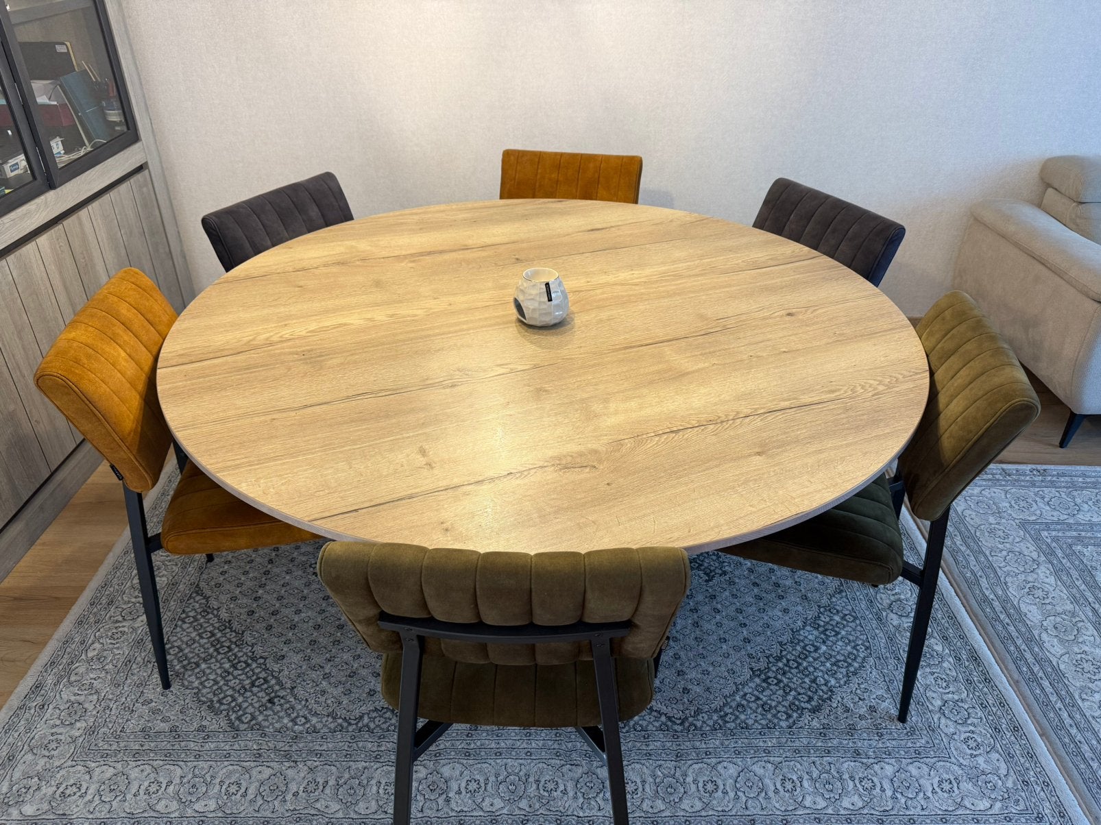 Tafel en stoelen, Ophalen
