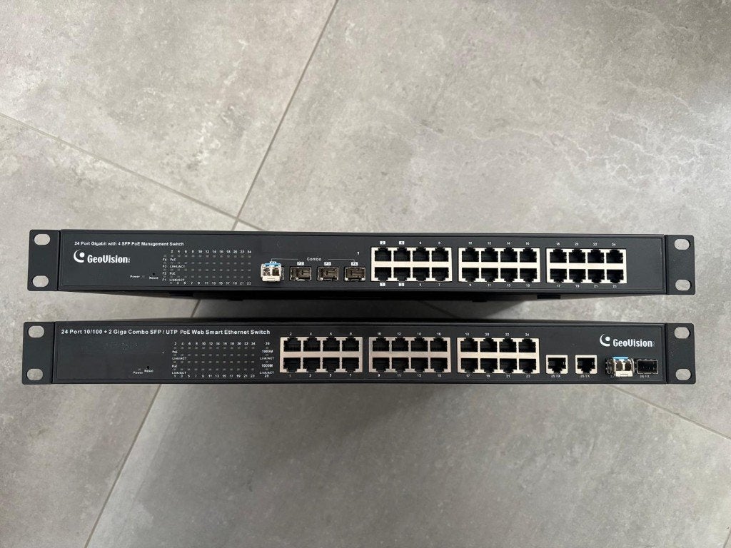 GeoVision 2x Switch PoE+ 24 ports + 2 modules SFP, Informatique & Logiciels, Enlèvement, Utilisé